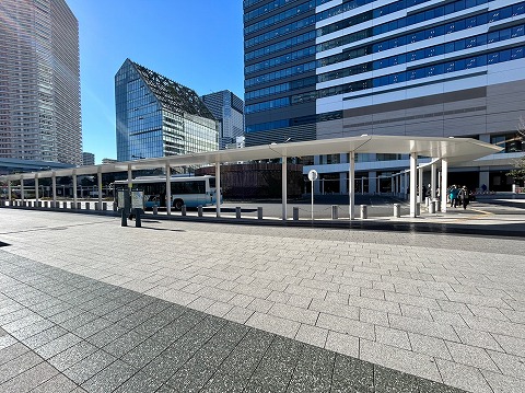 駅前 バスロータリー