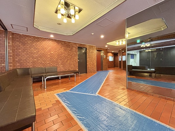 南青山ユニハイツ エントランスホール