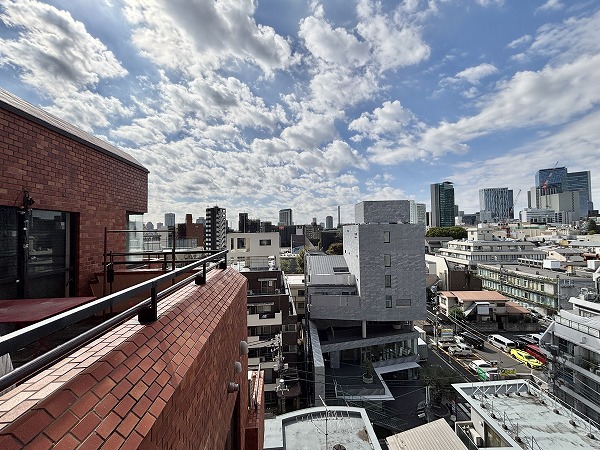 南青山ユニハイツ_バルコニーからの眺望の写真