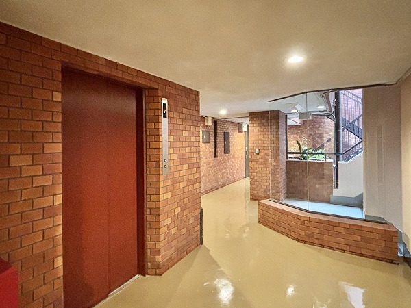 南青山ユニハイツ 外廊下