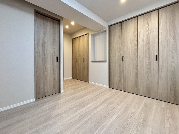 南青山ユニハイツ_メインのベットルームに最適な洋室の写真