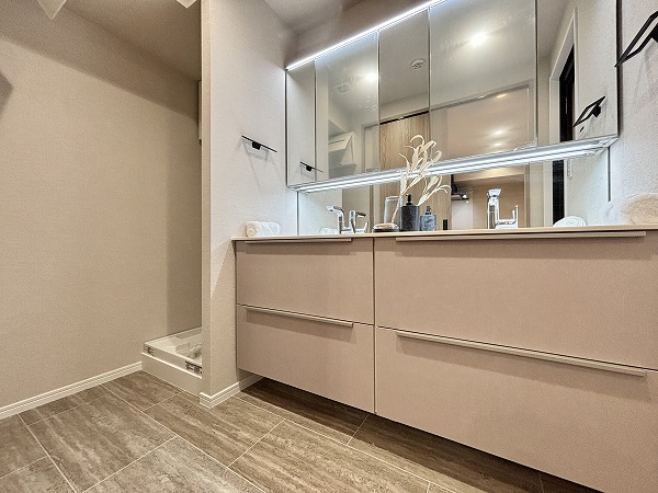 南青山ユニハイツ_清潔感のあるパウダールームの写真