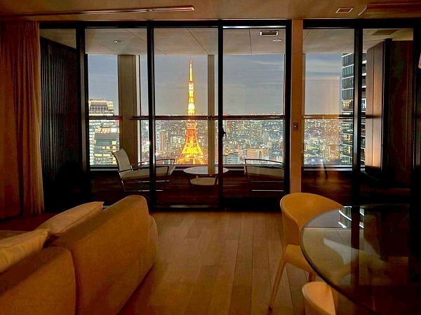 虎ノ門ヒルズレジデンス(森タワー)_ライトアップされた東京タワーの写真