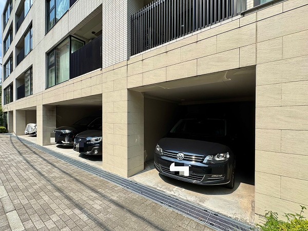 ファインレジデンス三田_駐車場の写真