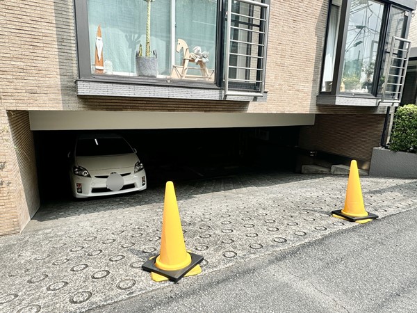 南麻布ロイヤルハイツ　駐車場