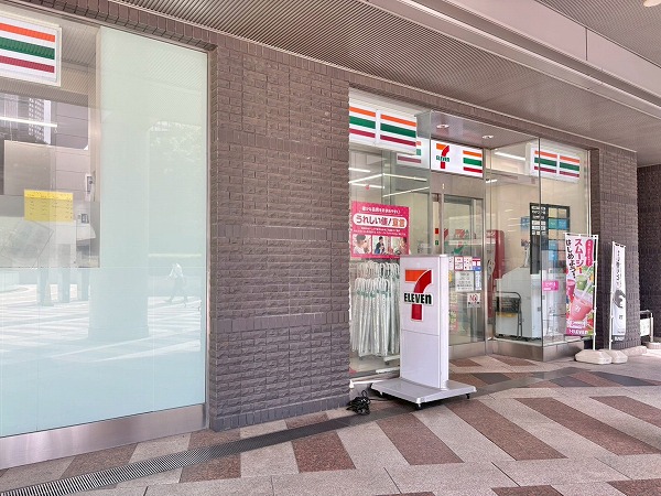 マンション1階 セブンイレブン