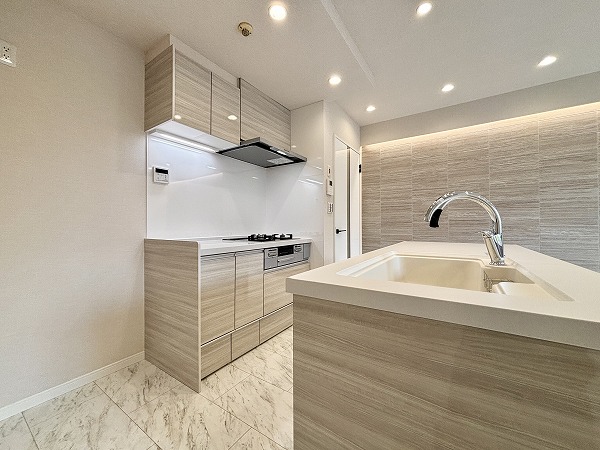 スカイプラザ赤坂_美しいキッチンの写真