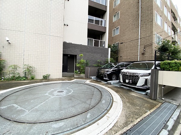 ブランズ南麻布 駐車場