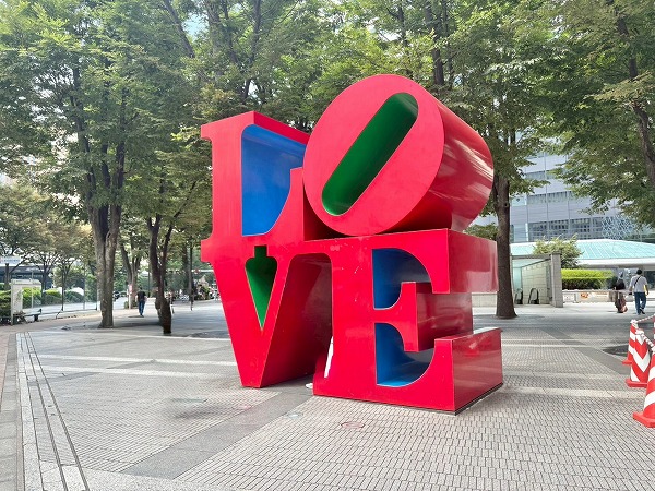 新宿アイランドタワーLOVEオブジェ