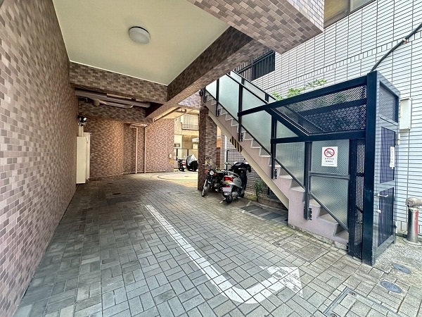 クレッセント中目黒　駐車場