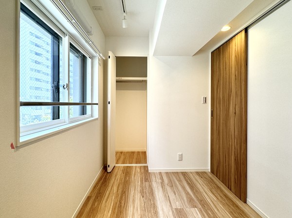 ライオンズプラザ武蔵小山_窓があり爽やかな洋室の写真