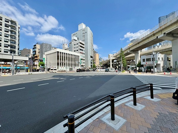 麻布十番駅前