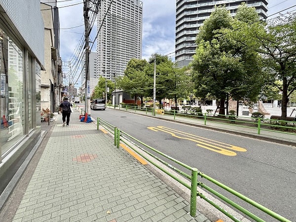 マンションまでの道