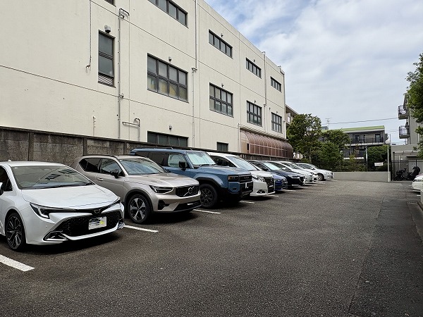 パーク・ハイム弦巻　駐車場