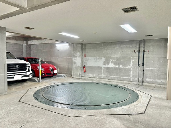 東急ドエルアルス神宮前　駐車場
