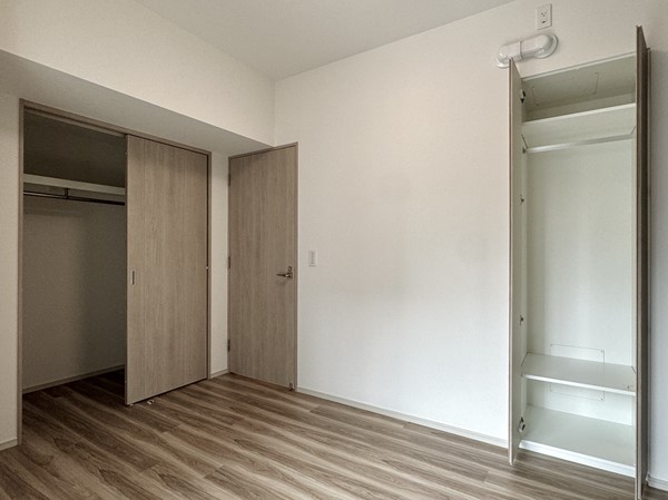 クレヴィアタワー大井町 THE RESIDENCE_収納が豊富な洋室の写真