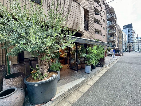 グランド・ガーラ麻布十番_隣の店舗の写真
