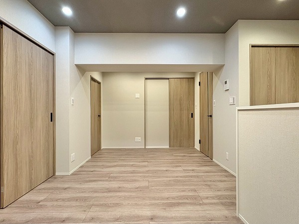 朝日プラザ代々木山手_木目調フローリングの写真