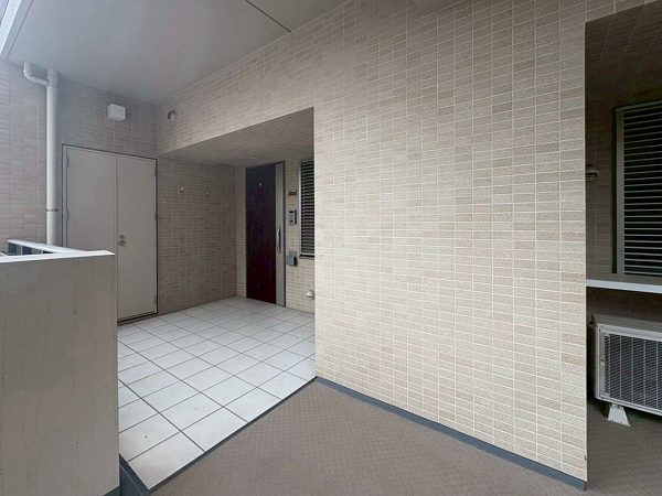 東京テラス_玄関ポーチの写真