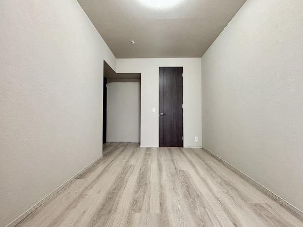 アトラス青山レジデンシャル_約8.1帖の洋室の写真