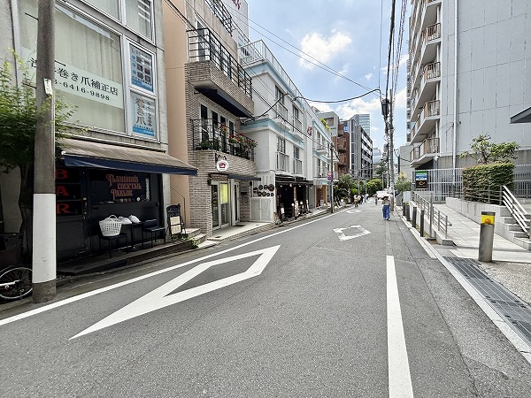 マンションまでの道