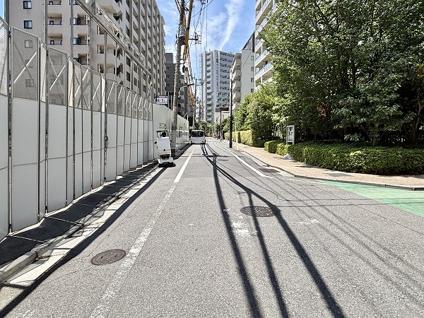 マンション周辺の道