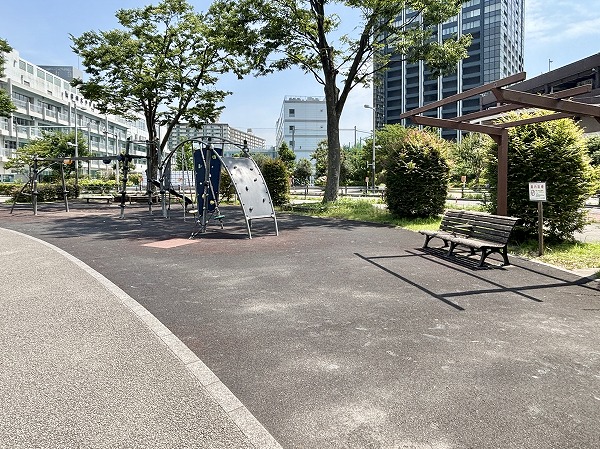 豊洲三丁目公園　遊具