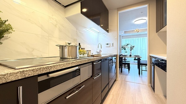 ザ・パークハウス晴海タワーズ クロノレジデンス_お洒落なキッチンの写真