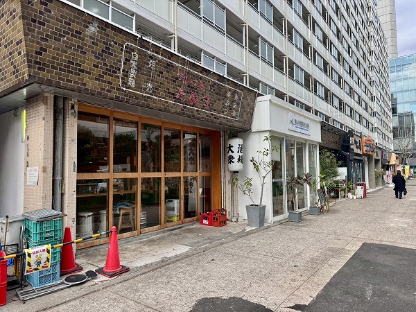 マンション道中の飲食店