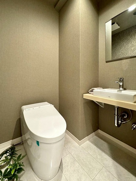 白金グランドハイツ_リノベーション済みのトイレの写真