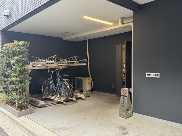 リビオレゾン新虎通り 自転車置き場