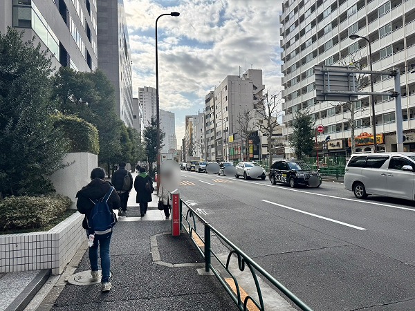青山一丁目駅前