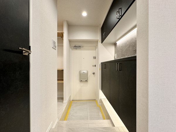 コープ高輪_大きなシューズクローゼットがある玄関