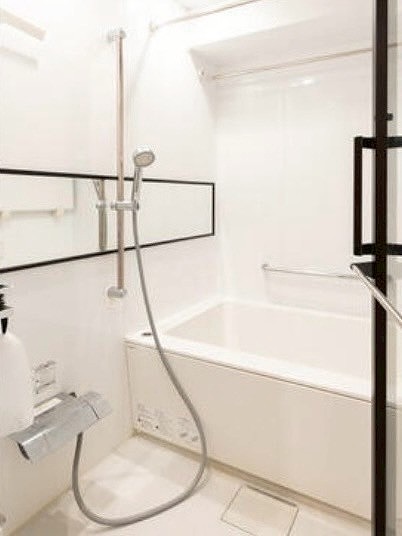 朝日広尾マンション_広々としたバスルームの写真