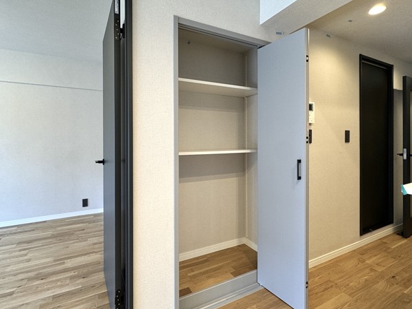 北品川ホームズ_リビング収納の写真