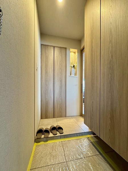 ライオンズマンション本駒込・壇_リノベーション済みの玄関の写真