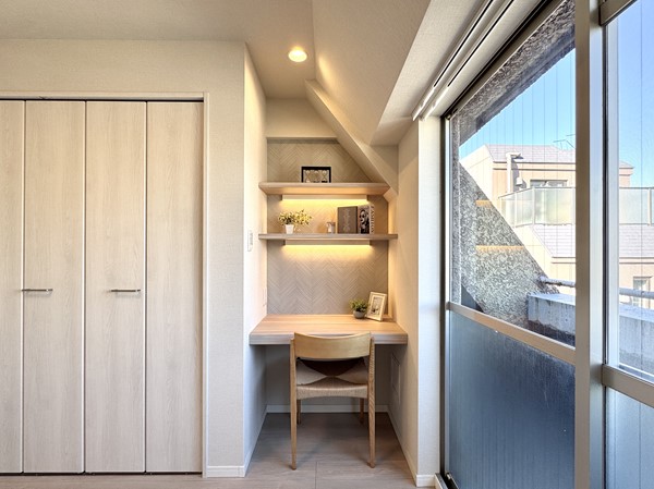 セントラル三田_カウンターデスクの写真