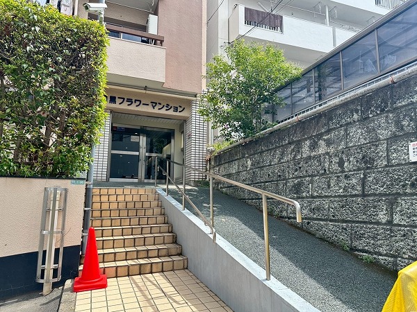 中目黒フラワーマンション　アプローチ