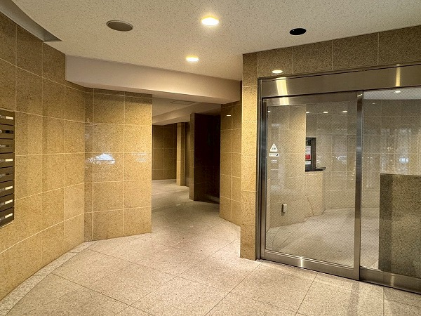 ユニーブル島津山 エントランス