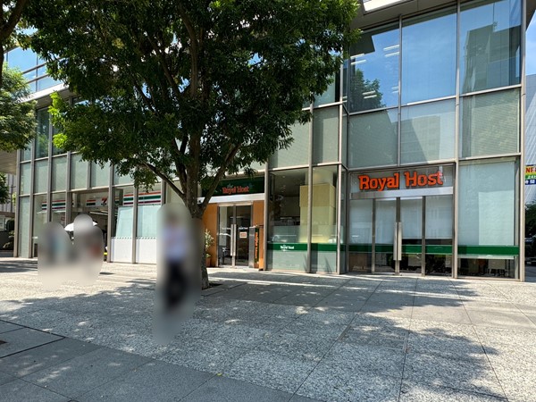セブン-イレブン 北の丸スクエア店　ロイヤルホスト九段下店
