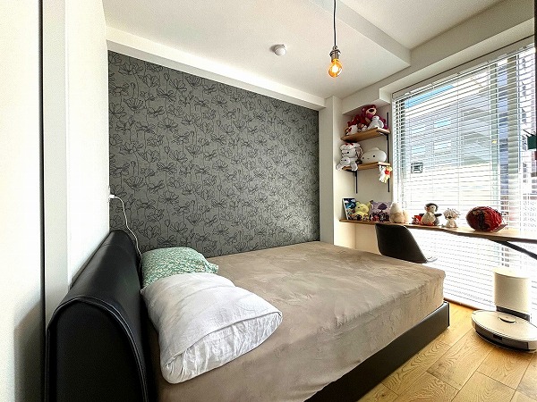 ルイマーブル乃木坂_アクセントクロスがお洒落な洋室の写真2