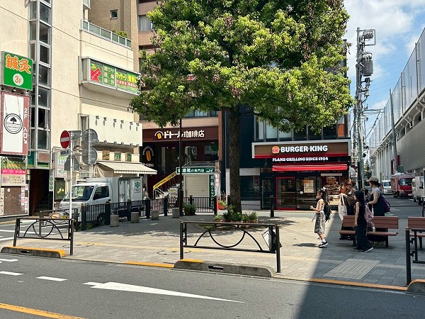 駅前の飲食店