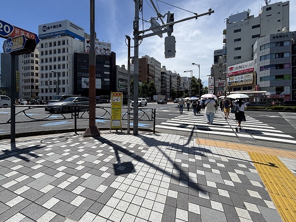 四ツ谷駅前