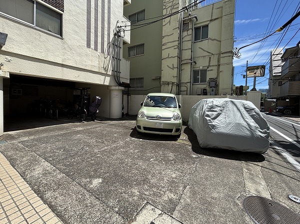 離宮ハイム　駐車場