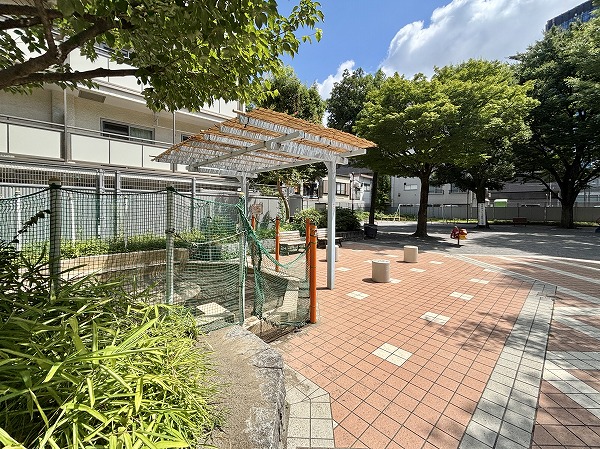 新宿区立新小川公園