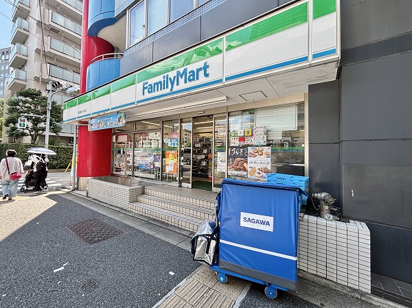 ファミリーマート 新宿新小川町店