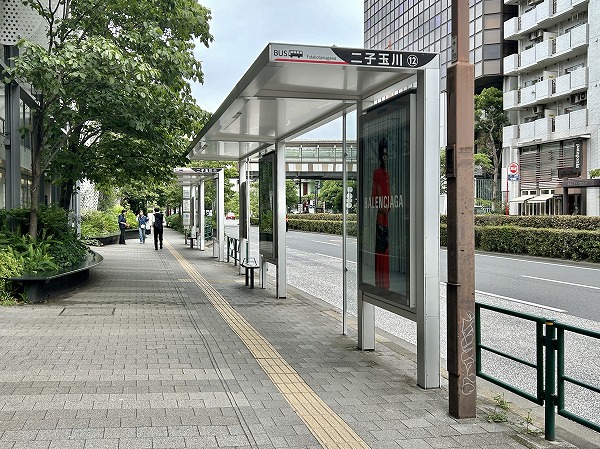 駅前　バスロータリー