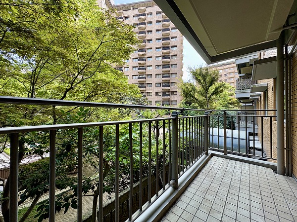 広尾ガーデンヒルズウエストヒル_東向きバルコニーの写真