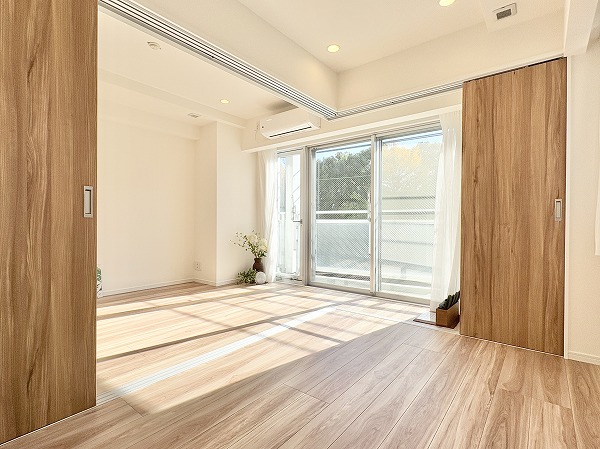 D’クラディアイヴァン代々木参宮橋_広々とした洋室の写真