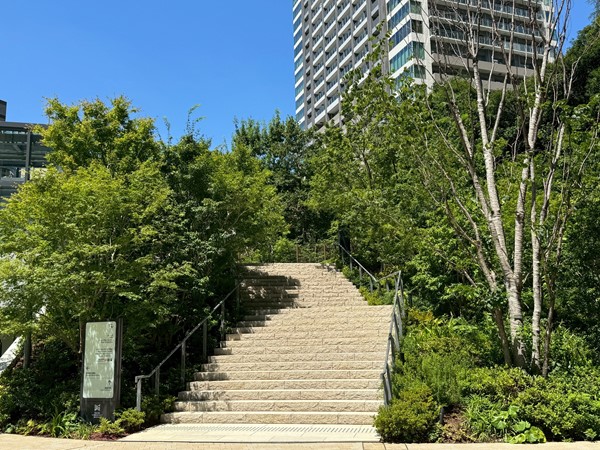 赤坂トラストタワー内の庭園